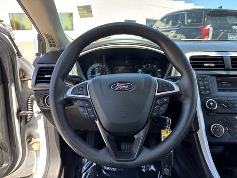 Used 2016 Ford Fusion SE FWD image 24