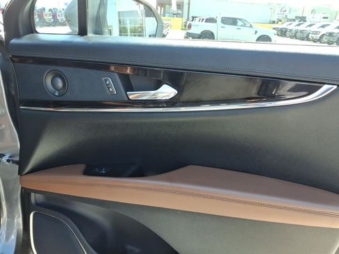 Used 2022 Lincoln Nautilus Reserve image 7