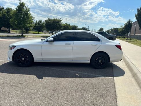 Used 2019 Mercedes-Benz C 300 4MATIC Sedan image 4