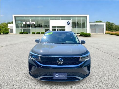 Certified 2024 Volkswagen Taos SE w/ Panoramic Sunroof Package AWD/4WD image 8