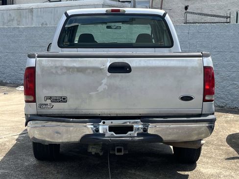 Used 2002 Ford F250 2WD Crew Cab Super Duty image 2
