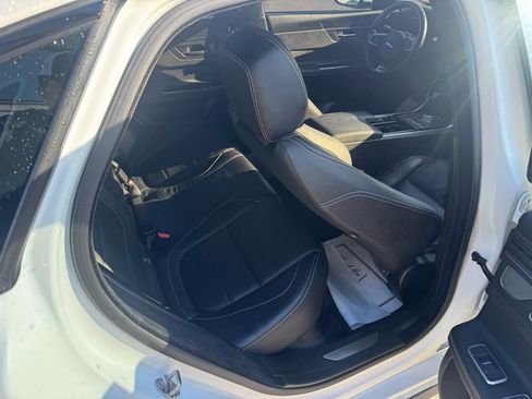 Used 2016 Jaguar XF S image 12