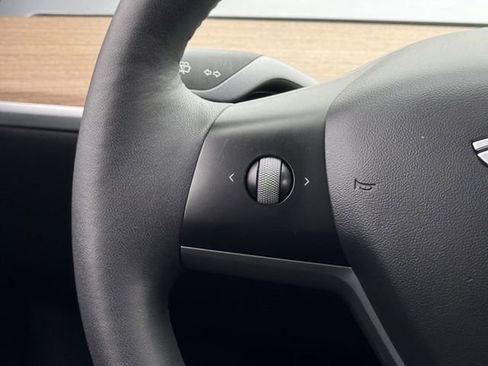 Used 2022 Tesla Model Y Performance image 13