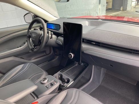 Used 2021 Ford Mustang Mach-E Premium image 8