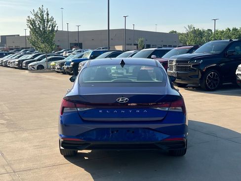 Used 2023 Hyundai Elantra SEL w/ Convenience Package FWD image 10