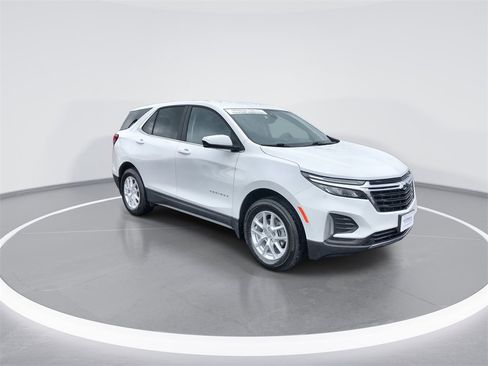 Used 2024 Chevrolet Equinox LT w/ LPO, Floor Liner Package image 2