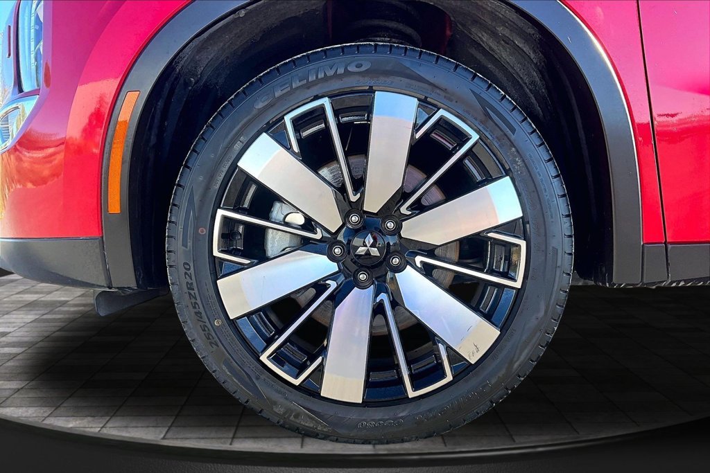 Used 2025 Mitsubishi Outlander AWD image 9