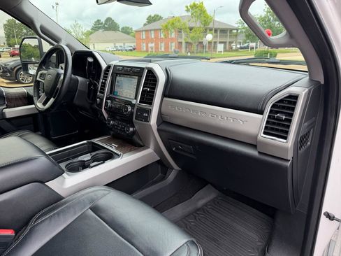 Used 2018 Ford F250 Lariat w/ Lariat Ultimate Package AWD/4WD image 16