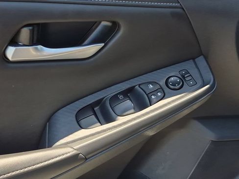 Used 2025 Nissan Sentra SV FWD image 13