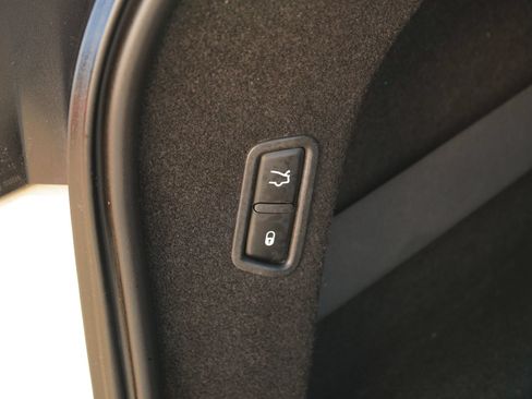 Used 2017 Maserati Levante w/ Luxury Package AWD/4WD image 13
