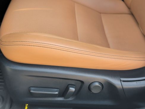 Used 2019 Lexus IS 300 w/ Navigation Package RWD image 10