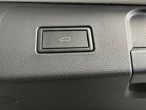 Used 2023 Volkswagen Atlas SE w/ Black Wheel Package FWD image 20