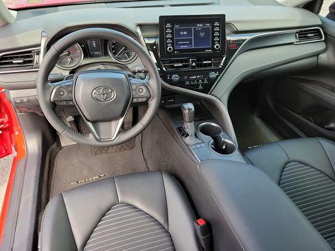 Used 2022 Toyota Camry SE w/ Convenience Package FWD image 14