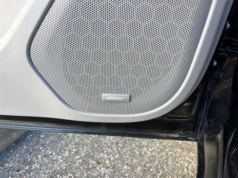 Used 2023 GMC Acadia SLT w/ Technology Package image 19