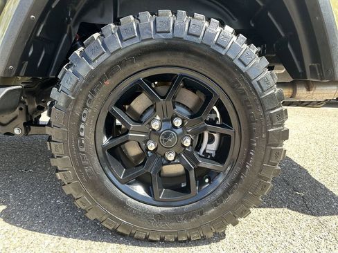 Used 2025 Jeep Gladiator Sport AWD/4WD image 32