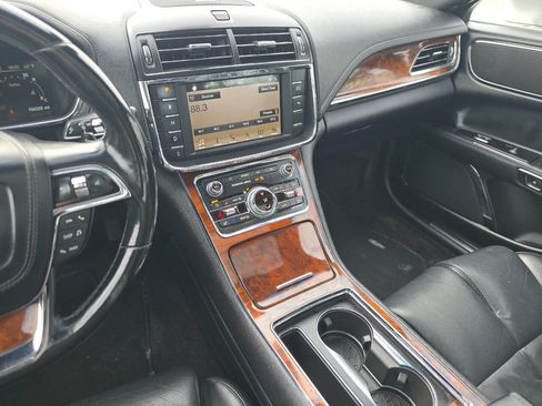 Used 2017 Lincoln Continental Select w/ Continental Climate Package image 21