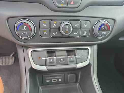 Used 2023 GMC Terrain SLE w/ Driver Convenience Package AWD/4WD image 24