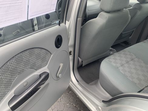 Used 2005 Chevrolet Aveo LS image 11