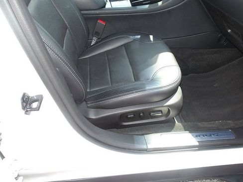 Used 2018 Ford Taurus Limited AWD/4WD image 10