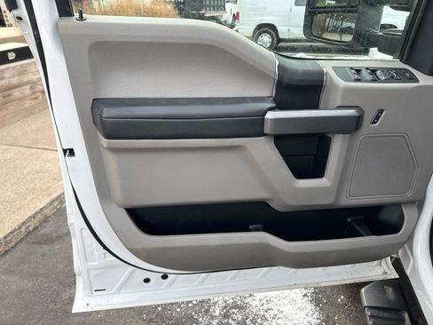 Used 2021 Ford F550 2WD Crew Cab Super Duty w/ XLT Value Package image 17