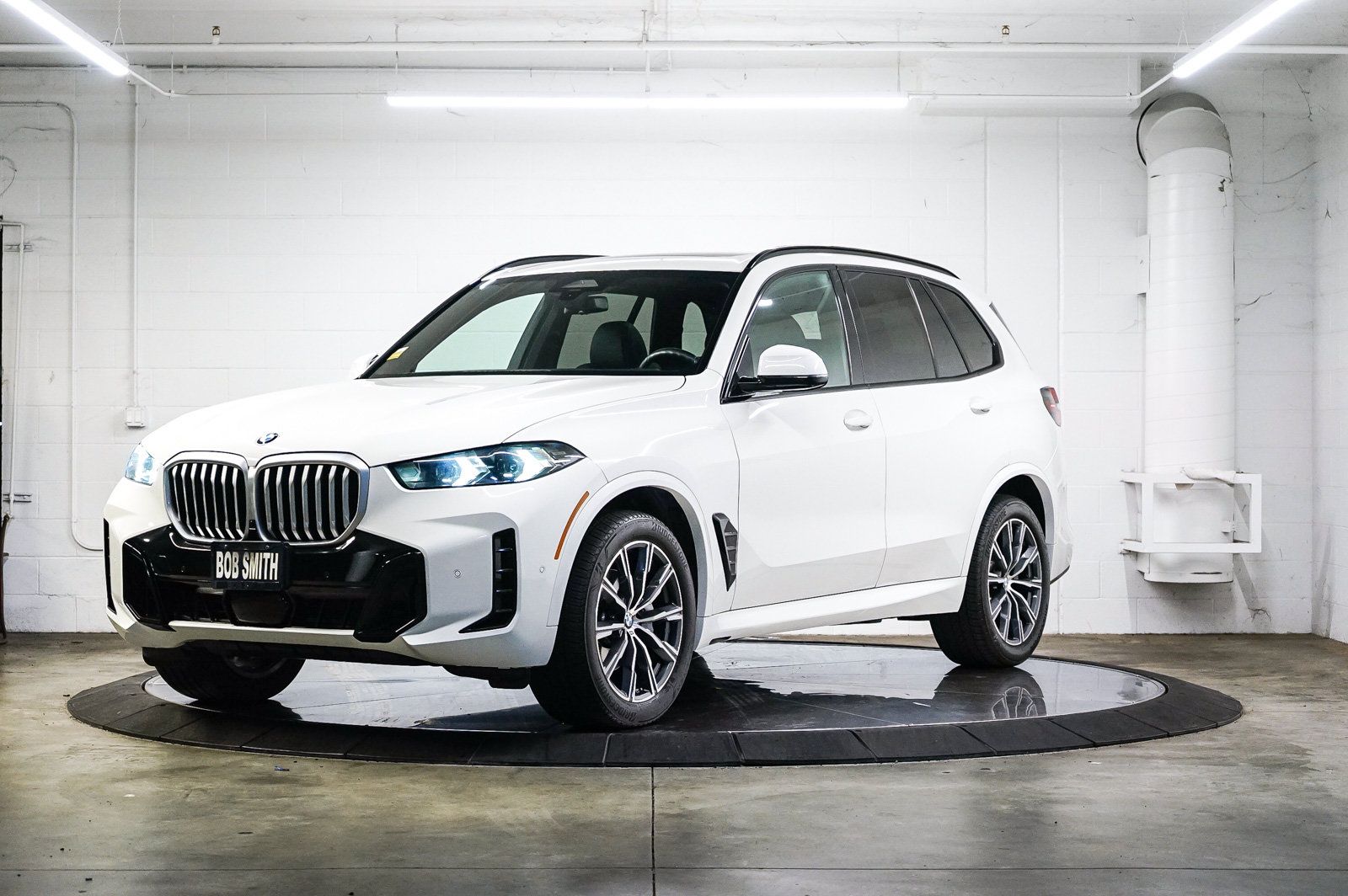 Certified 2024 BMW X5 sDrive40i w/ M Sport Package RWD image 3