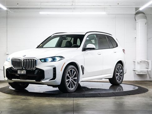 Used 2024 BMW X5 sDrive40i w/ M Sport Package RWD image 3