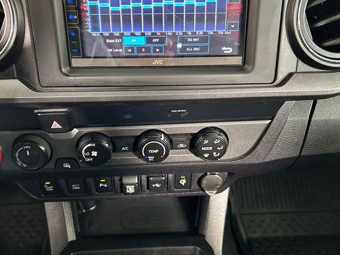 Used 2020 Toyota Tacoma TRD Sport w/ Technology Package image 16