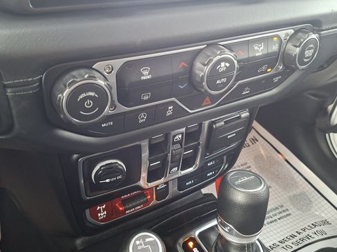 Used 2026 Jeep Gladiator Mojave AWD/4WD image 15
