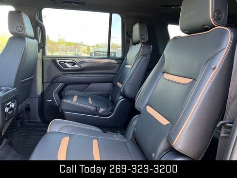 Used 2023 GMC Yukon XL AT4 w/ AT4 Premium Plus Package AWD/4WD image 6
