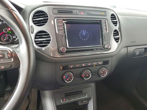 Used 2016 Volkswagen Tiguan SE FWD image 16