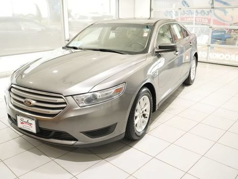 Used 2014 Ford Taurus SE FWD image 4
