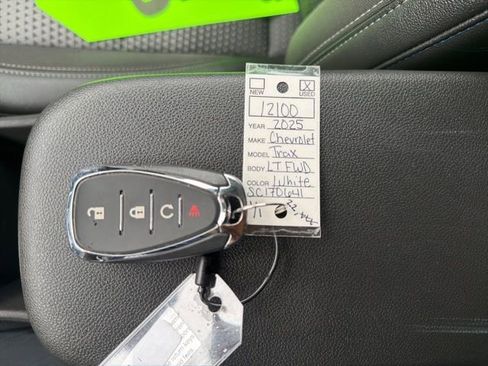 Certified 2025 Chevrolet Trax LT image 31