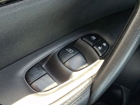 Used 2017 Nissan Rogue Sport SV w/ SV All-Weather Package AWD/4WD image 25