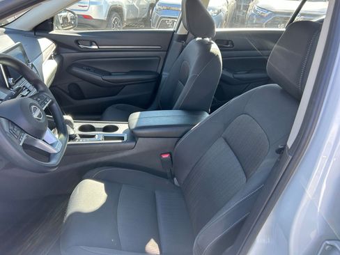 Used 2025 Nissan Altima 2.5 SV image 35