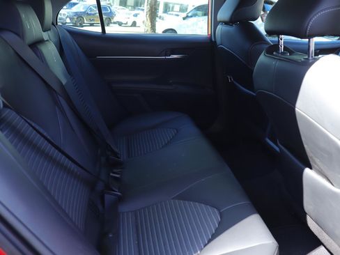 Used 2021 Toyota Camry SE image 18