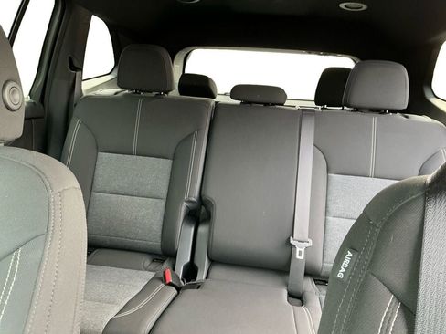 Used 2025 GMC Acadia Elevation image 13