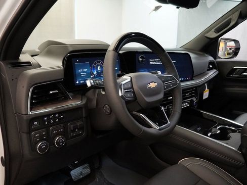 New 2025 Chevrolet Suburban Premier AWD/4WD image 7