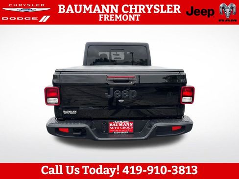 Used 2022 Jeep Gladiator Sport AWD/4WD image 7