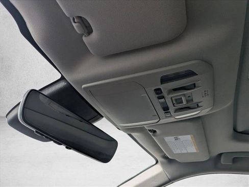 Used 2020 Toyota Highlander XLE image 23