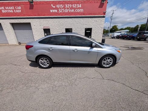 Used 2018 Ford Focus SE image 5