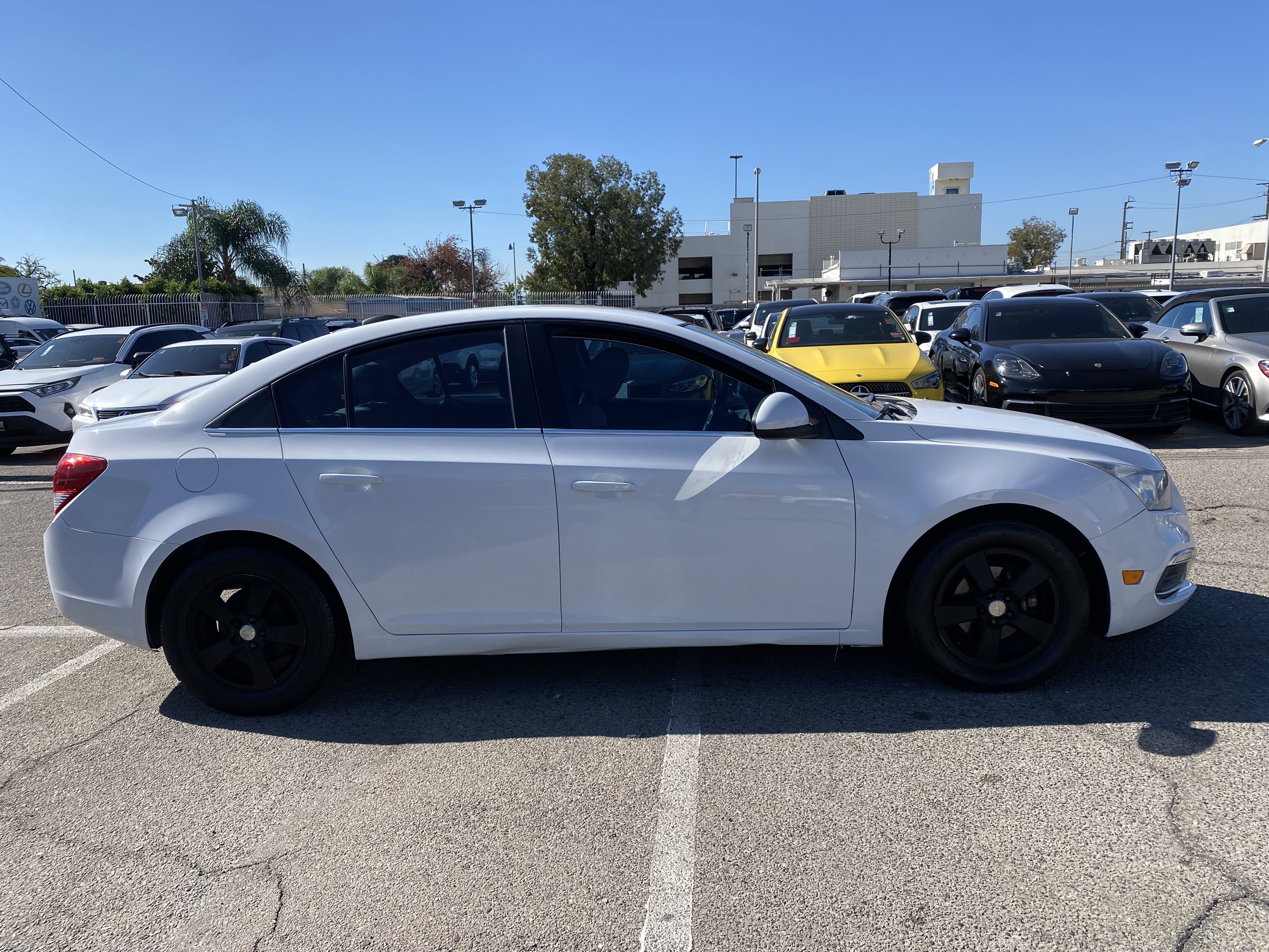 Used 2016 Chevrolet Cruze LT w/ Technology Package FWD image 7