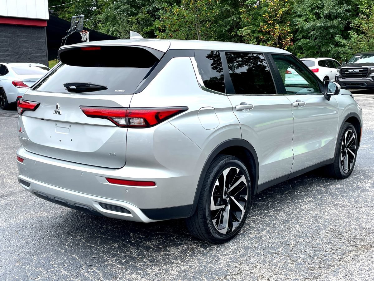 Used 2022 Mitsubishi Outlander SE AWD/4WD image 6