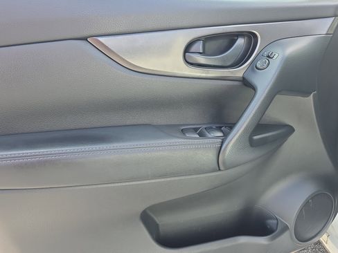 Used 2020 Nissan Rogue Sport S image 17