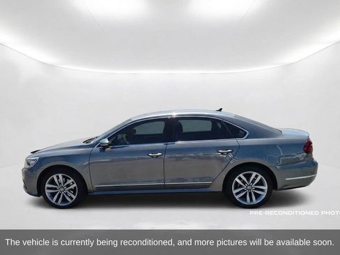Used 2017 Volkswagen Passat 1.8T SEL Premium FWD image 9