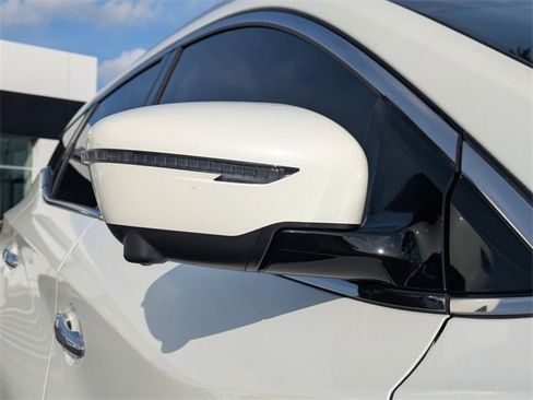 Used 2018 Nissan Murano SL w/ Moonroof Package image 15