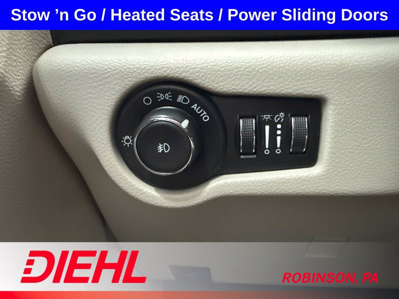 Used 2024 Chrysler Pacifica Touring-L FWD image 28