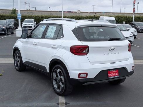 Used 2025 Hyundai Venue SEL FWD image 11