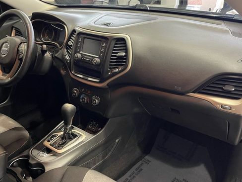 Used 2015 Jeep Cherokee Sport w/ Sport Appearance Group image 38