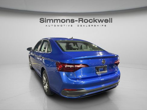 Used 2024 Volkswagen Jetta SE image 6