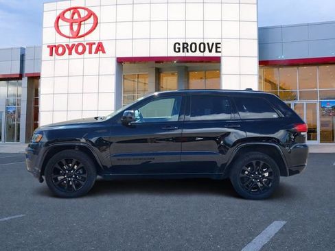 Used 2018 Jeep Grand Cherokee Altitude AWD/4WD image 2